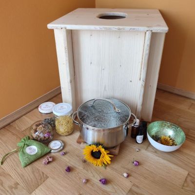 Yoni-Steaming Hocker mit Kräuter Das ist unser Yoni-Steaming-Hocker